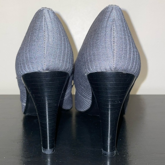Ann Marino Size 9.5 Pumps.  Big bow.  Nice fabric color and pattern. Black/Gray - Picture 3 of 14